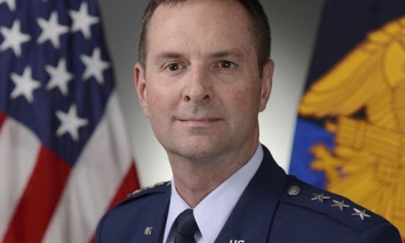גנרל ג'וזף ל' לֶנגיל [צילום: Air Force]