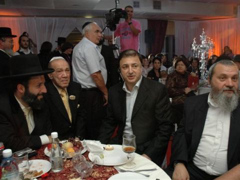 במרכז: לב לבייב וסמי שמעון