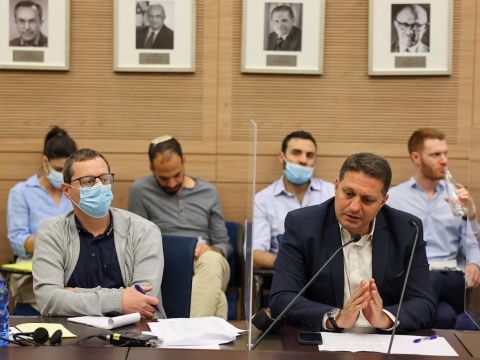 חיים ביבס (מימין) [נועם מושקוביץ/דוברות הכנסת]