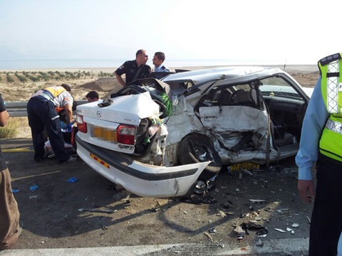 משרידי התאונה סמוך לים המלח [צילום: דוברות מד"א]