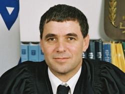 ביקורת קשה באמנון לוי וצוותו. השופט ד"ר ורדי [צילום: בוצ'צ'ו]