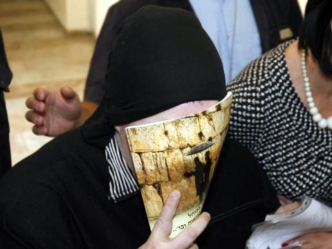 חשודה בהרעבה. מי הציל את הילד? [פלאש 90]