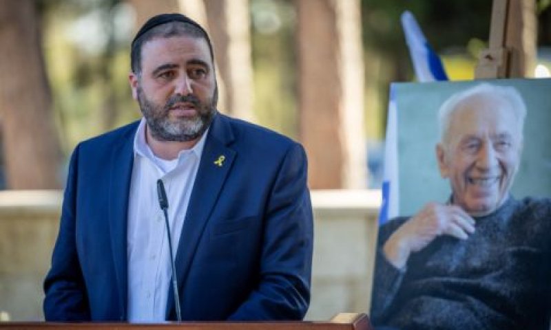השר ארבל באזכרה לשמעון פרס [צילום: יונתן זינדל/פלאש 90]