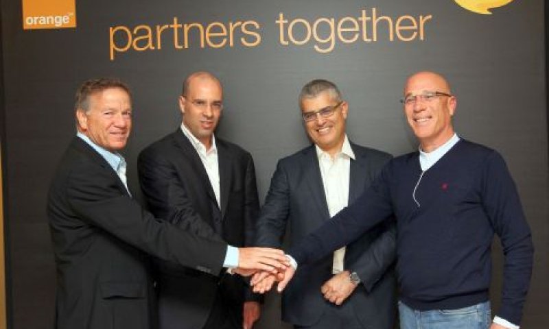 אדם צ'זנוף, נשיא קבוצת סבן קפיטל גרופ, שלמה רודב, חיים רומנו ואילן בן-דב [צילום: סיון פרג']