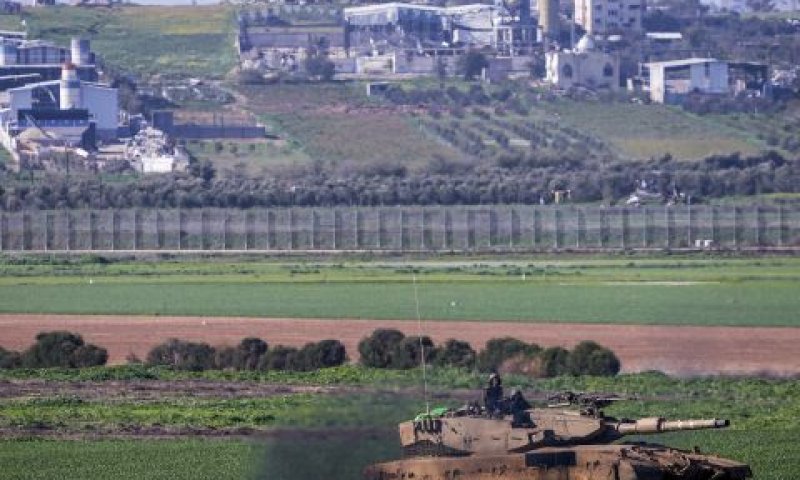 טנק בגבול רצועת עזה [צילום: אריאל שליט/AP]