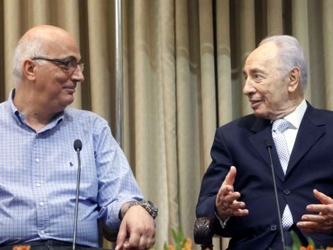 הנשיא פרס עם דוד מידן [צילום: פלאש 90]