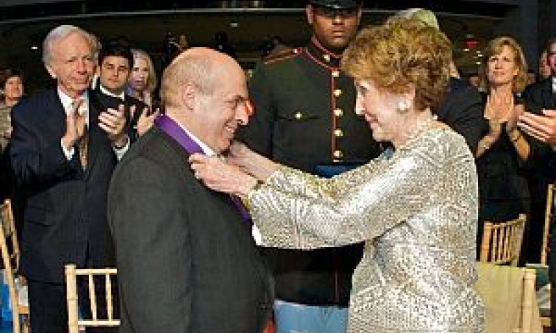 [צילום: קרן פרס החירות על שם רייגן]