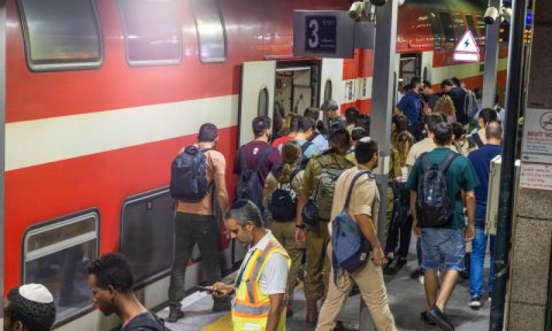 להפעיל עבור חיילים ומפונים [צילום: יוסי אלוני, פלאש 90]