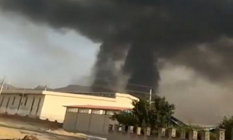 עשן מיתמר בשיראז [צילום: לפי סעיף 27א' לחוק זכויות יוצרים]