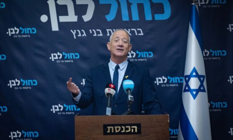גנץ. החלפתי טלפון שבע פעמים [צילום: יונתן זינדל/פלאש 90]