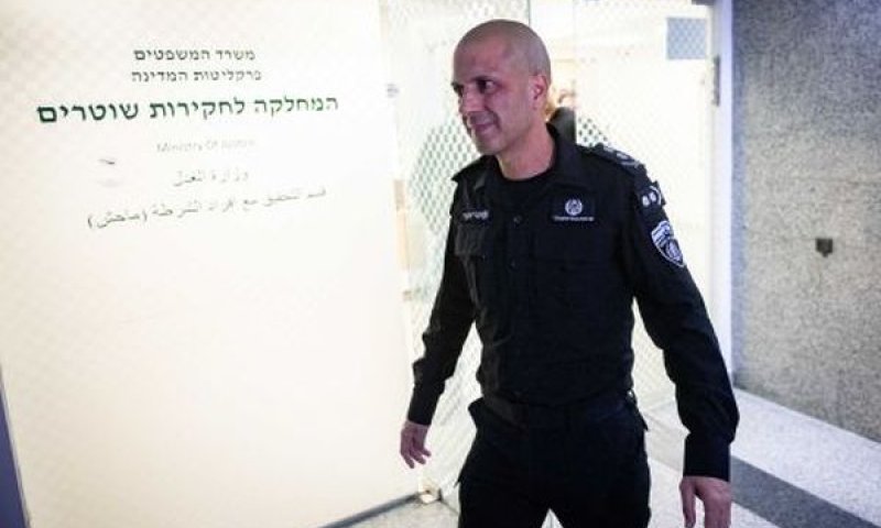 יעקובי לאחר חקירתו במח"ש [צילום: חיים גולדברג, פלאש 90]