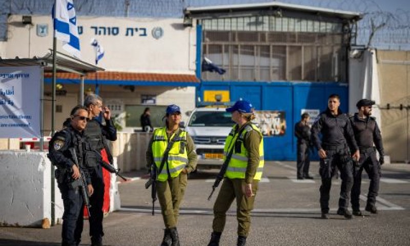כלא עופר לאסירים בטחוניים [צילום: יונתן זינדל, פלאש 90]