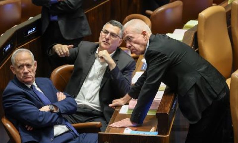 יואב גלנט, גדעון סער ובני גנץ [צילום: נועם מושקוביץ/דוברות הכנסת]