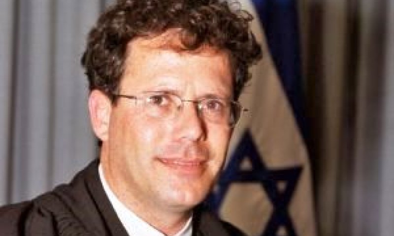 השופט יצחק עמית. להפסיק תקיפת עובדי ציבור [צילום: בוצ&acute;צ&acute;ו]