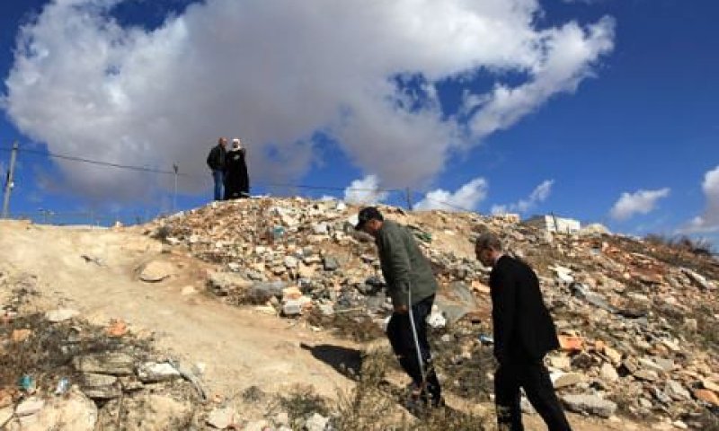 שוהים שלא כחוק [צילום: פלאש 90]