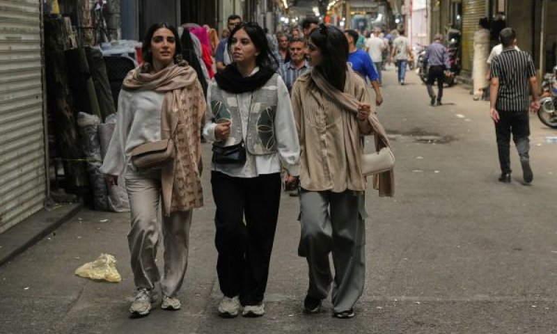 נשים רבות אינן עוטות חיג'אב [צילום: וחיד סאלמי/AP]