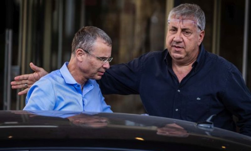 יעקב ברדוגו ויריב לוין [צילום: אוליביה פיטוסי/פלאש 90]