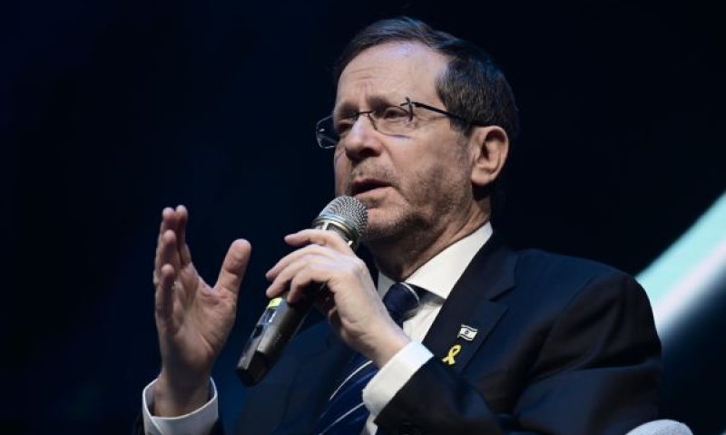 הנשיא הרצוג. "לחשוב לעומק על קונספציות ביטחוניות" [צילום: תומר נויברג/פלאש 90]
