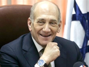 אולמרט. חשוד בעבירות