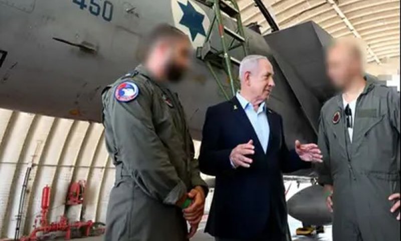 רה"מ נתניהו בבסיס תל נוף [צילום: אבי אוחיון/ לע״מ]