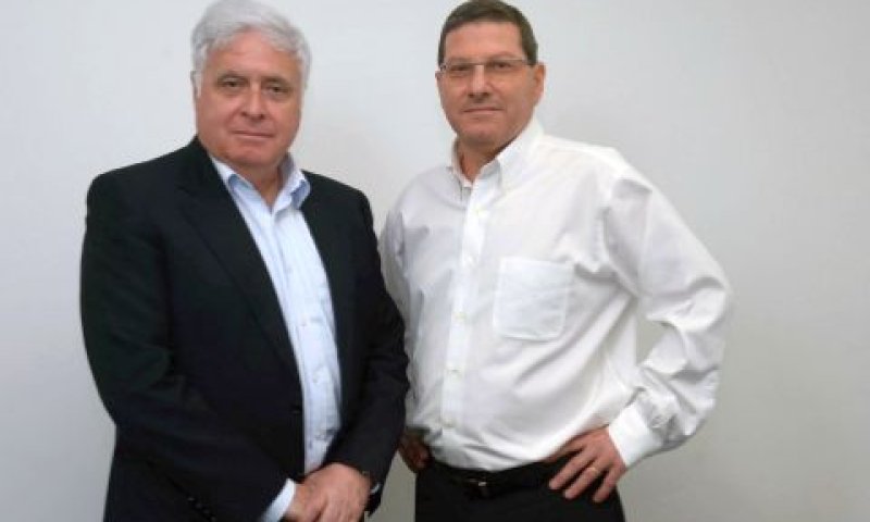 מנכ"ל אשטרום, גיל גירון, ויו"ר הקבוצה רמי נוסבאום [צילום: ישראל הדרי]