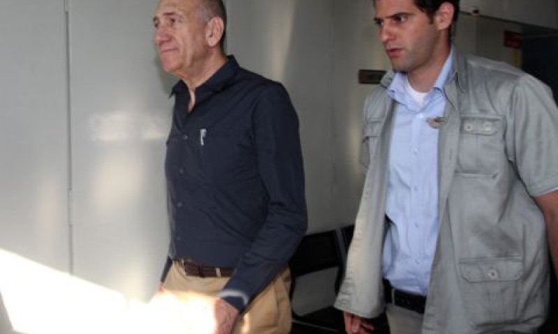 אולמרט במשפט הולילנד. כיסוי גרעונות [צילום: פלאש 90]