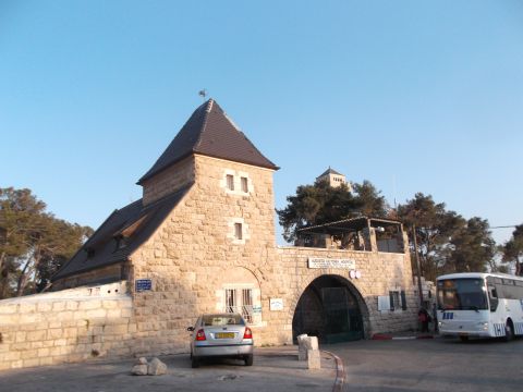 בית החולים אוגוסטה ויקטוריה, הר הזיתים [צילום: איתמר לוין]