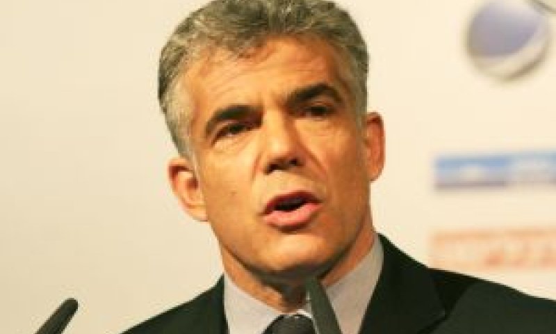לפיד. פגיעה קלה בלבד בריקי כהן [צילום: פלאש 90]