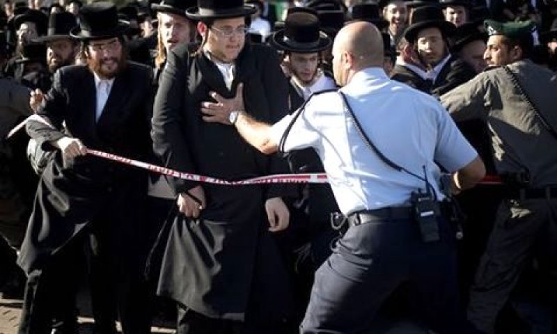 השוטרים לא הצליחו להשליט סדר [צילום: AP]