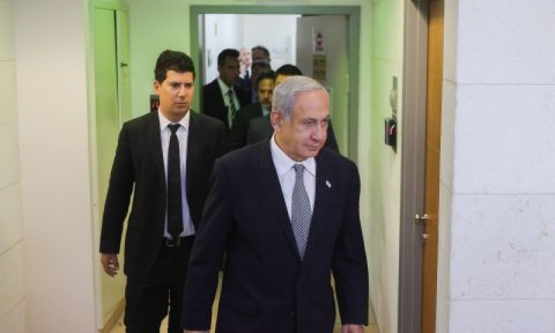 נתניהו וחדד. 40,000 עמודים, 5,000 מוצגים [צילום: עמית שאבי, פול]