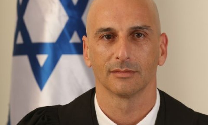 זנו. "ברוב חוכמתו וכשרונו"