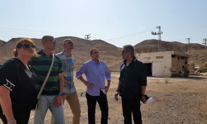 ראש עיריית אילת בסיור עם יו"ר חברת חשמל [צילום: דוברות עיריית אילת]