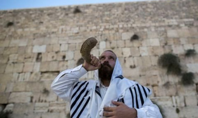 גמר חתימה טובה [צילום: פלאש 90]