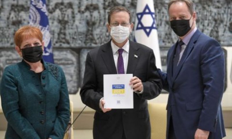 נשיא המדינה קיבל את מדד הדמוקרטיה לשנת 2021 מהמכון הישראלי לדמוקרטיה [צילום: קובי גדעון/ לע"מ]