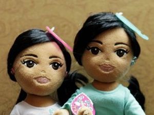 בובות Ty בהשראת בנות הנשיא. 'סאשה המתוקה' משמאל, 'מאליה המהממת' מימין [צילום: AP]
