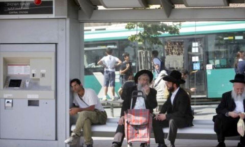 תחנת רכבת בבירה. הנוסעים שבויים [צילום: פלאש 90]