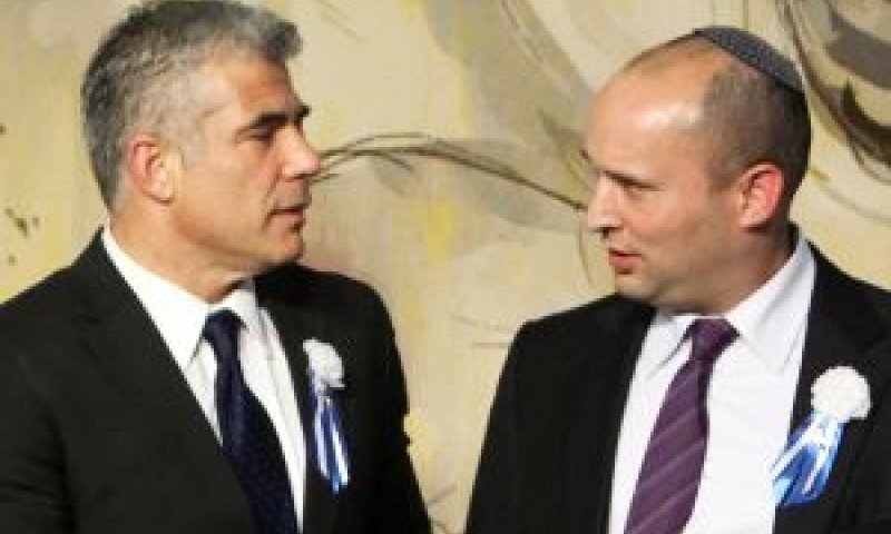 בנט ולפיד. גם הרבנים תומכים [צילום: פלאש 90]