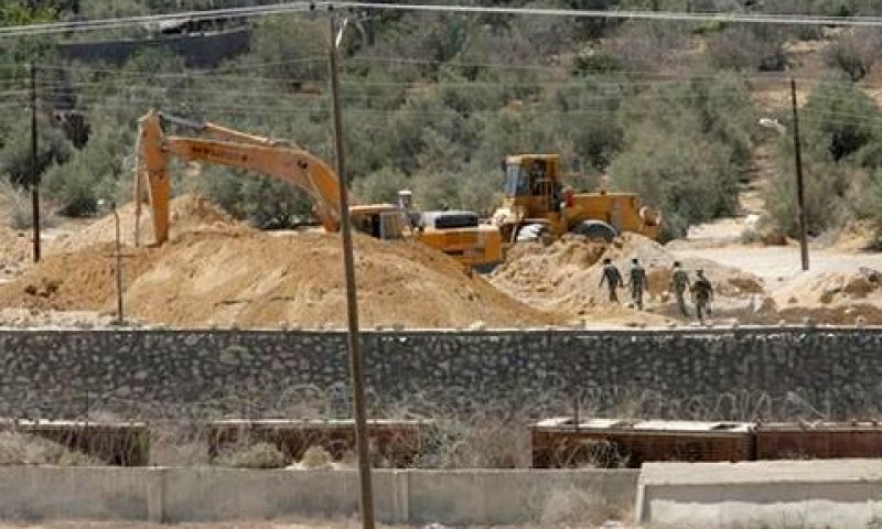 דחפור מצרי בסיני הורס מנהרת הברחה בגבול ישראל-מצרים [צילום: AP]