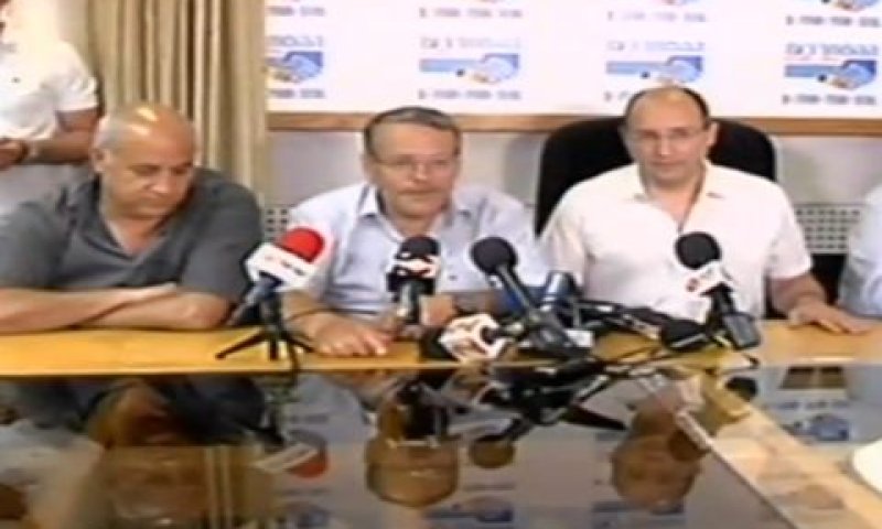 החתימה על ההסכם [צילום: מן הטלוויזיה]