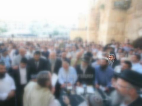 ניר בן ארצי נבלע בין ההמון [צילום: מאיר אלפסי, באדיבות שטורעם.נט]