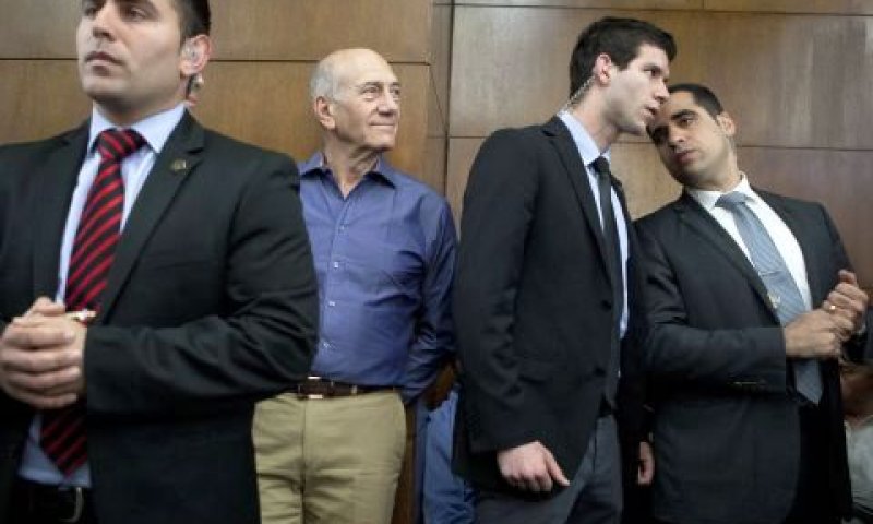 אולמרט. "מחכים לגיליוטינה" [צילום: AP]
