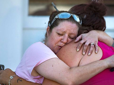 שתיים מניצולות הטבח [צילום: AP]