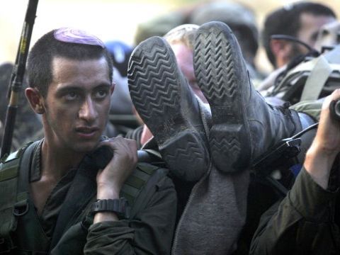 הכיפה סגולה, אבל לא הנעליים הצבאיות [צילום: פלאש 90]