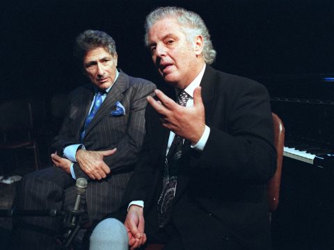 עם חברו הטוב אדוארד סעיד [AP]