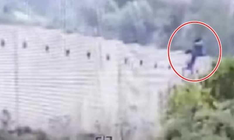 עשרות שוהים בלתי חוקיים עברו את גדר ההפרדה סמוך לבת חפר [צילום: שימוש לפי סעיף 27א]