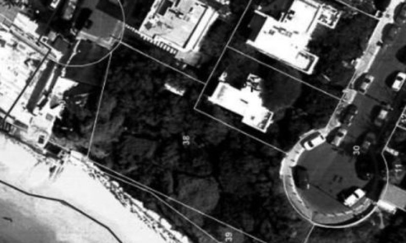 הבית והגן שבמחלוקת