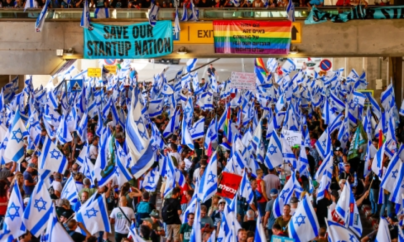 המשטרה תחמה אזור להפגנה סמוך לטרמינל 3 [צילום: חיים גולדברג, פלאש 90]