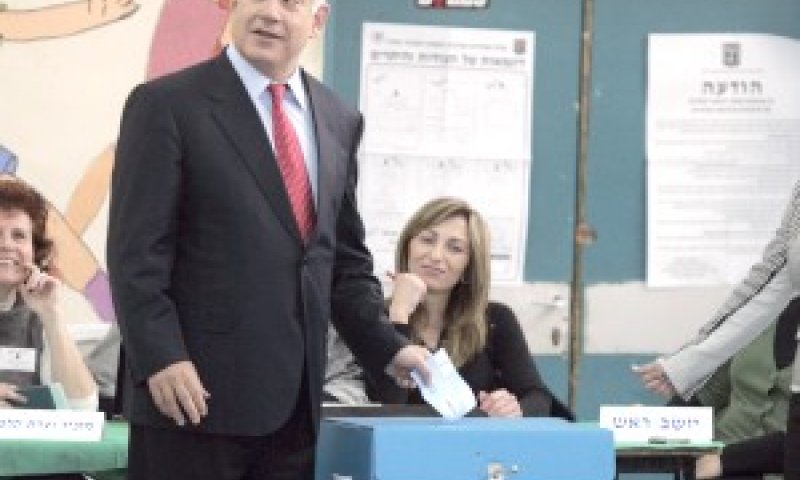נתניהו וליברמן מצביעים הבוקר [צילום: פלאש 90]