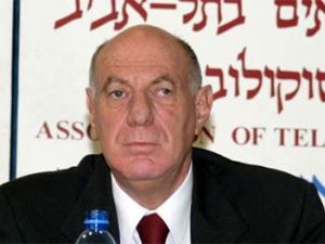ויסגלס. עומד בראש המשרד [צילום: בוצ'צ'ו]