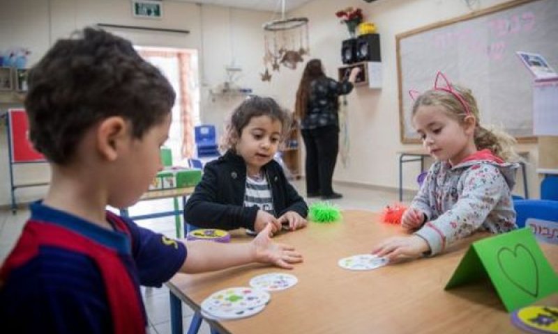 "להבטיח שגרה חינוכית גם בעת היעדרות" [צילום: יונתן זינדל/פלאש 90]